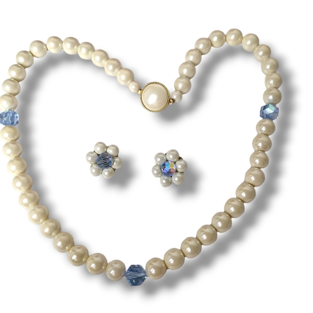 Vtg White Iridescent Beaded W/Blue AB Beads Necklace & Clip-on Earrings Set 20"